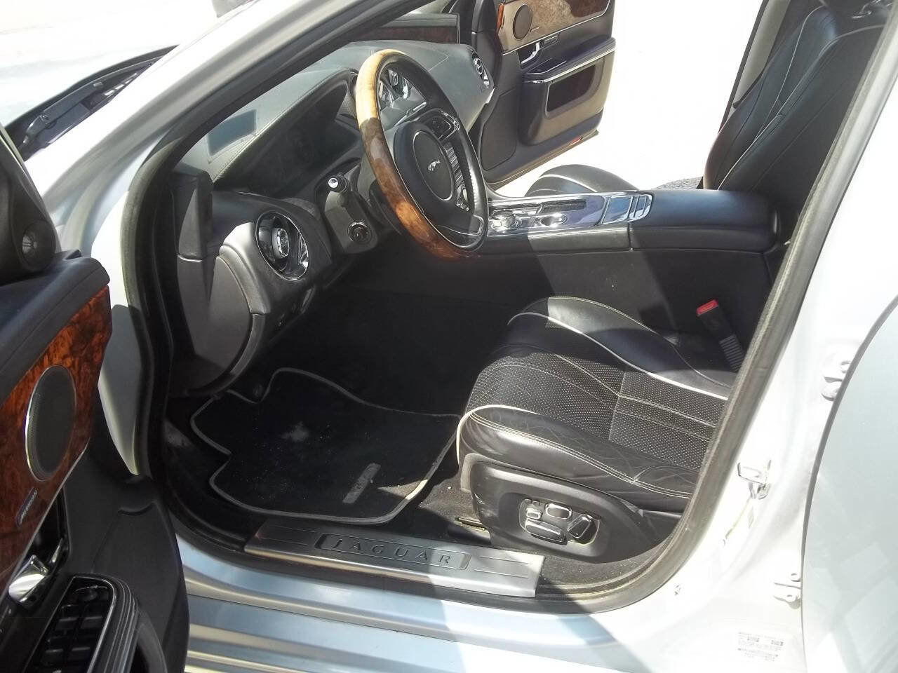 Used 2013 Jaguar XJ Base AWD 4dr Sedan image 7