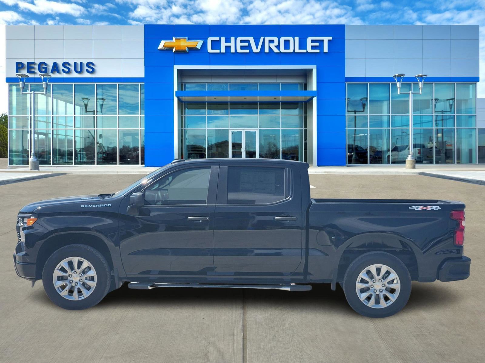 New 2025 Chevrolet Silverado 1500 Custom video 3