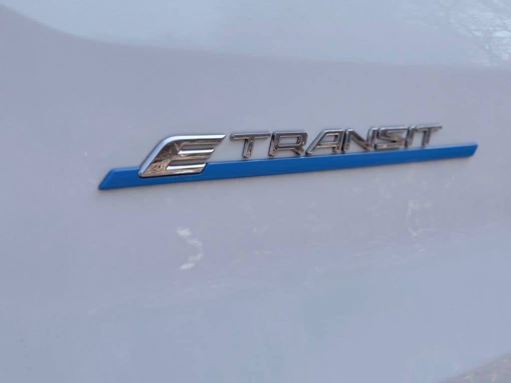 Used 2022 Ford E-Transit 148 High Roof Extended RWD image 11