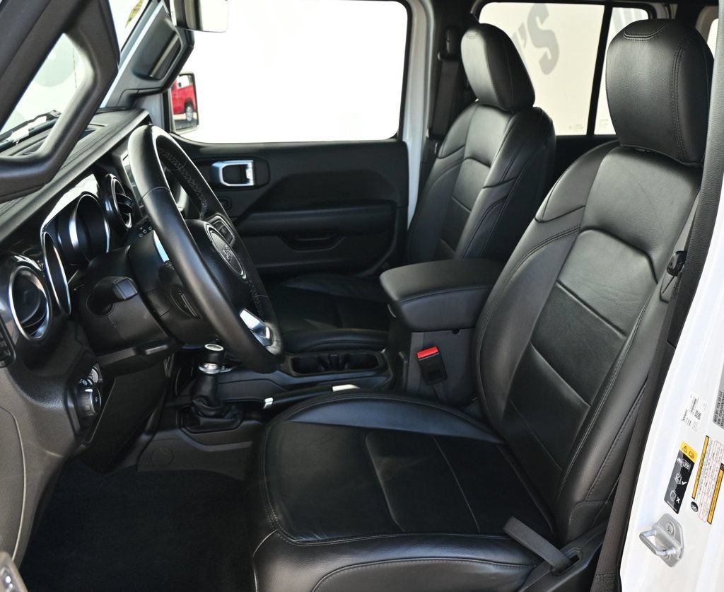 Used 2022 Jeep Wrangler Unlimited Sahara AWD/4WD image 21