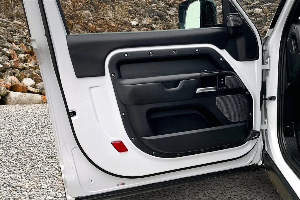 Used 2022 Land Rover Defender 90 Carpathian Edition image 20