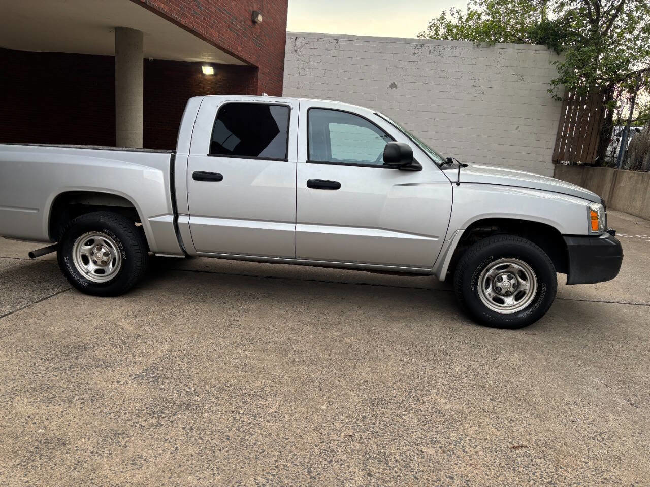 Used 2007 Dodge Dakota ST w/ PWR Convenience Group AWD/4WD image 4