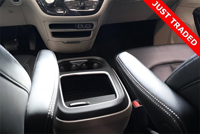 Used 2024 Chrysler Pacifica Touring-L image 28