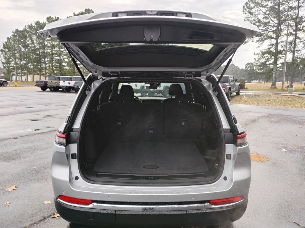 New 2025 Jeep Grand Cherokee 4WD image 14