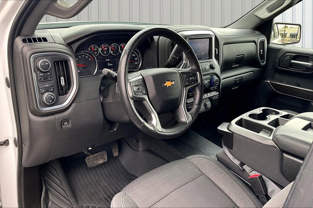 Used 2022 Chevrolet Silverado 1500 LT AWD/4WD image 4