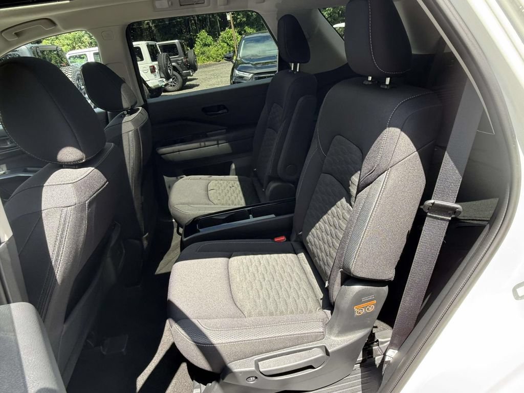 Used 2023 Nissan Pathfinder SV w/ SV Premium Package AWD/4WD image 13