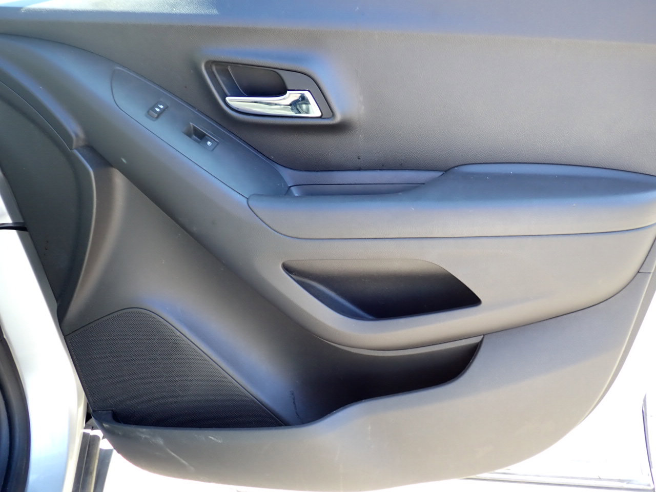 Used 2017 Chevrolet Trax LS image 40