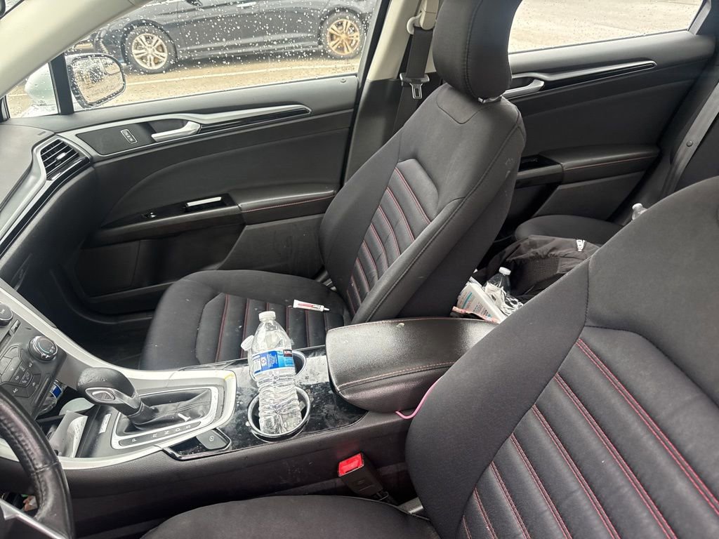 Used 2015 Ford Fusion SE w/ Equipment Group 201A FWD image 3