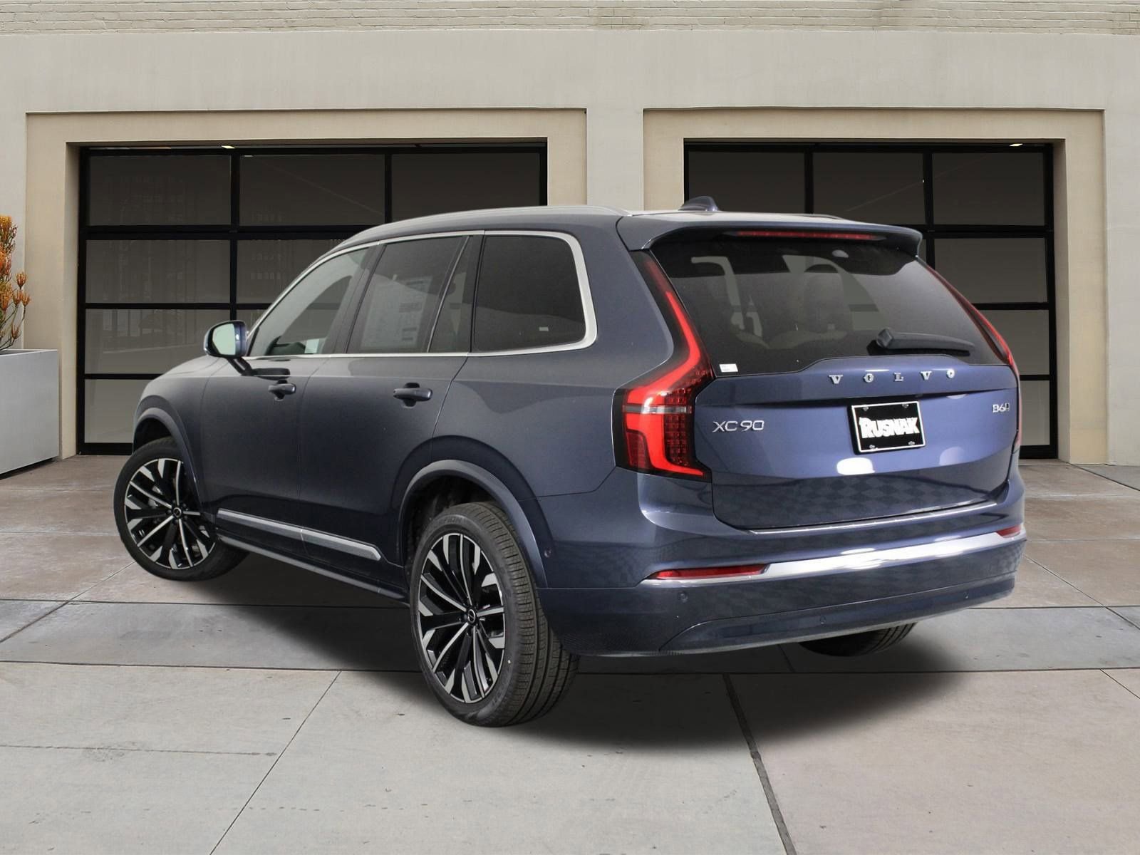 New 2026 Volvo XC90 B6 Plus w/ Protection Package Premier image 3
