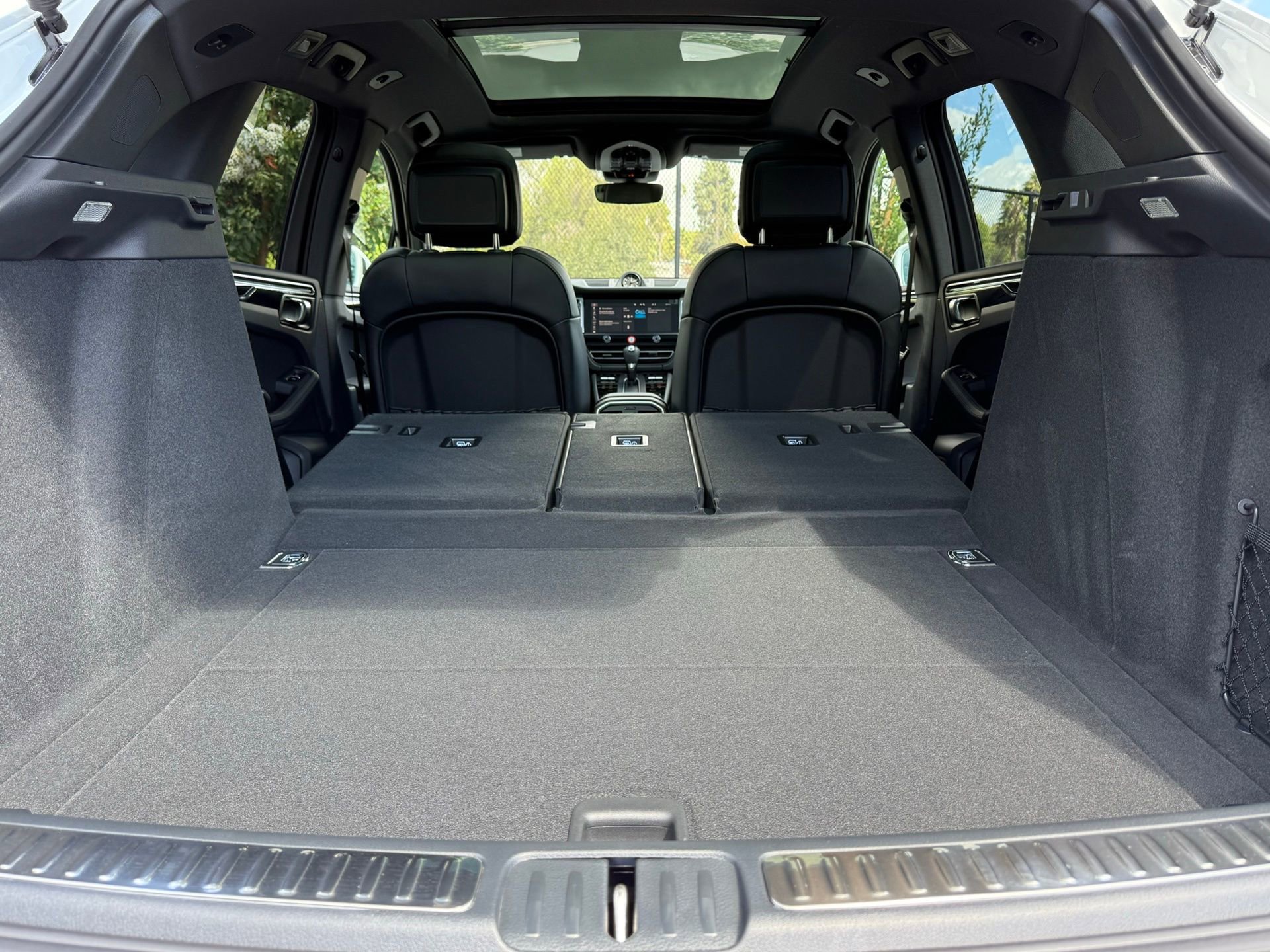 Used 2025 Porsche Macan image 35