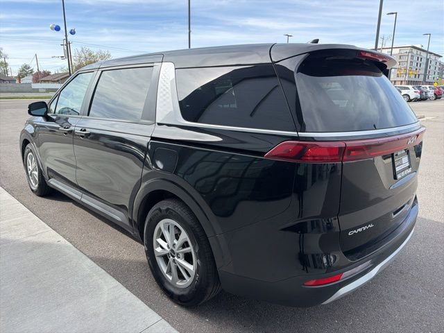 Used 2024 Kia Carnival LX image 5