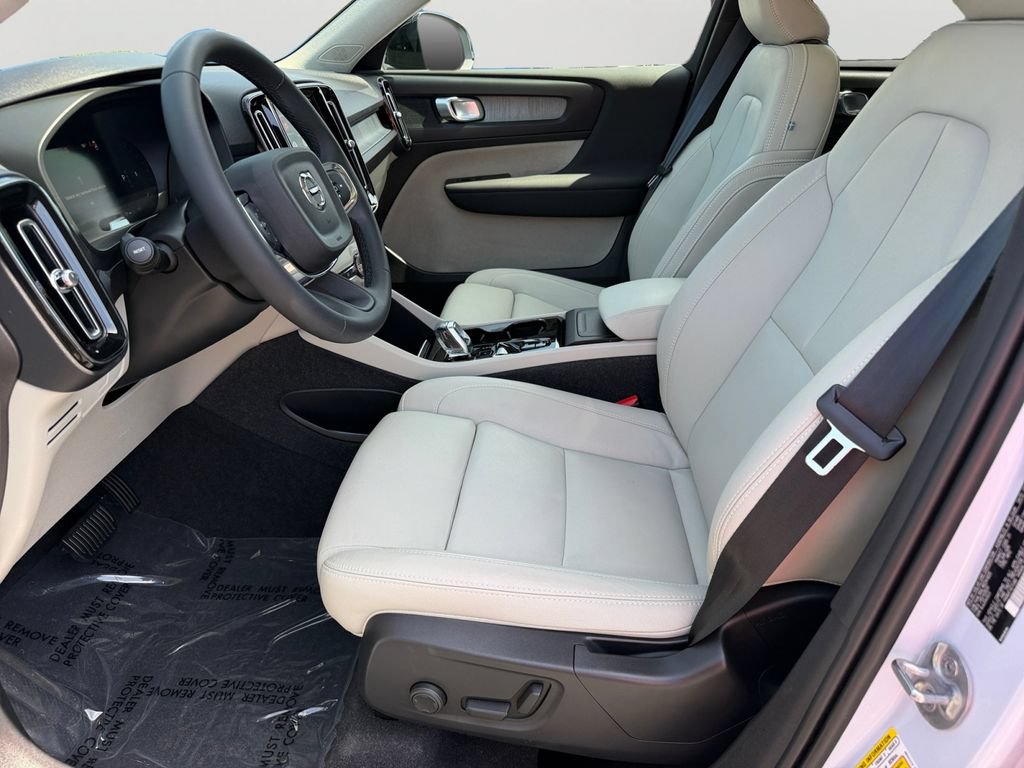 Certified 2024 Volvo XC40 B5 Plus w/ Protection Package Premier AWD/4WD image 16