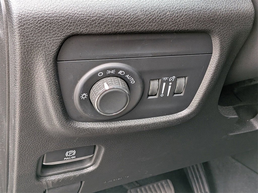 Used 2023 Jeep Grand Cherokee L Laredo image 15