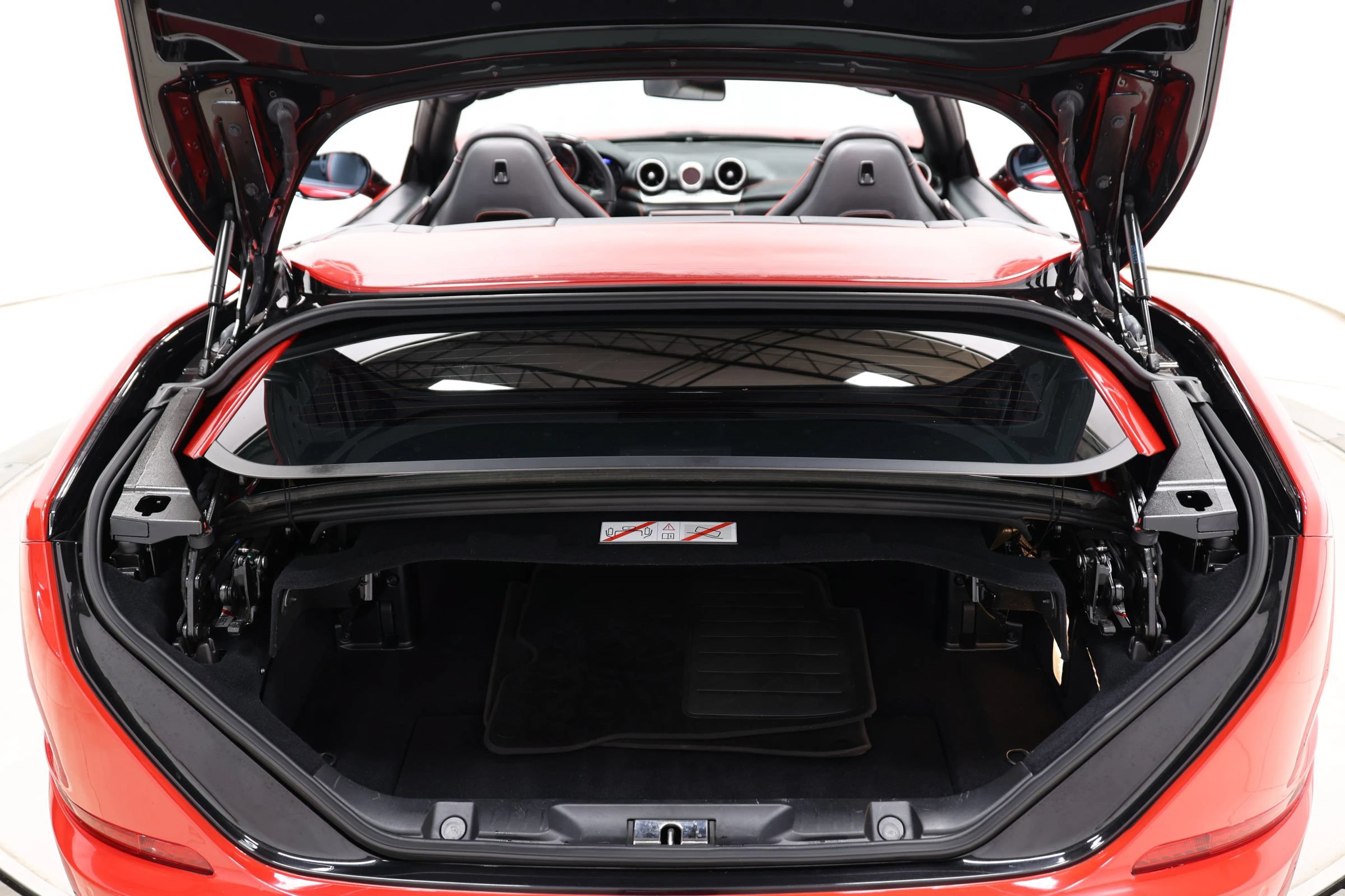 Used 2017 Ferrari California T RWD image 58
