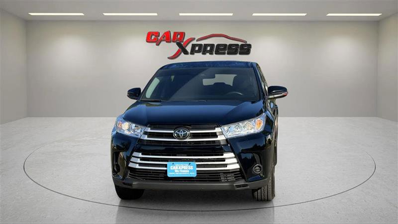 Used 2018 Toyota Highlander LE image 3