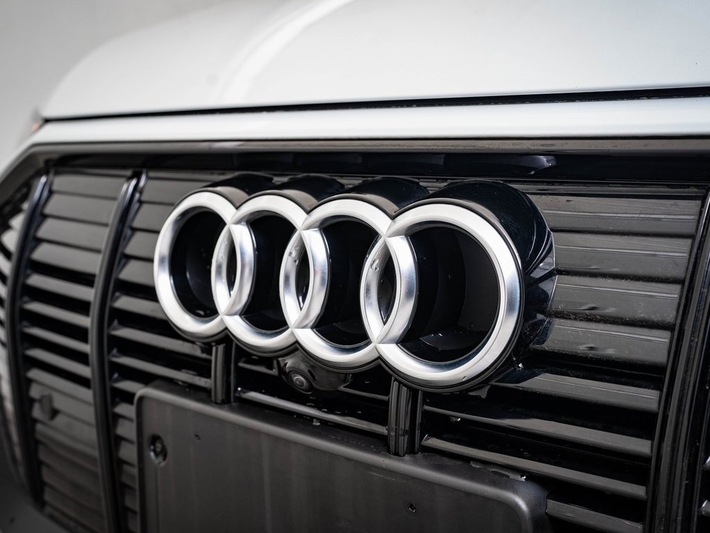 Used 2022 Audi e-tron Premium w/ Convenience Plus Package image 3