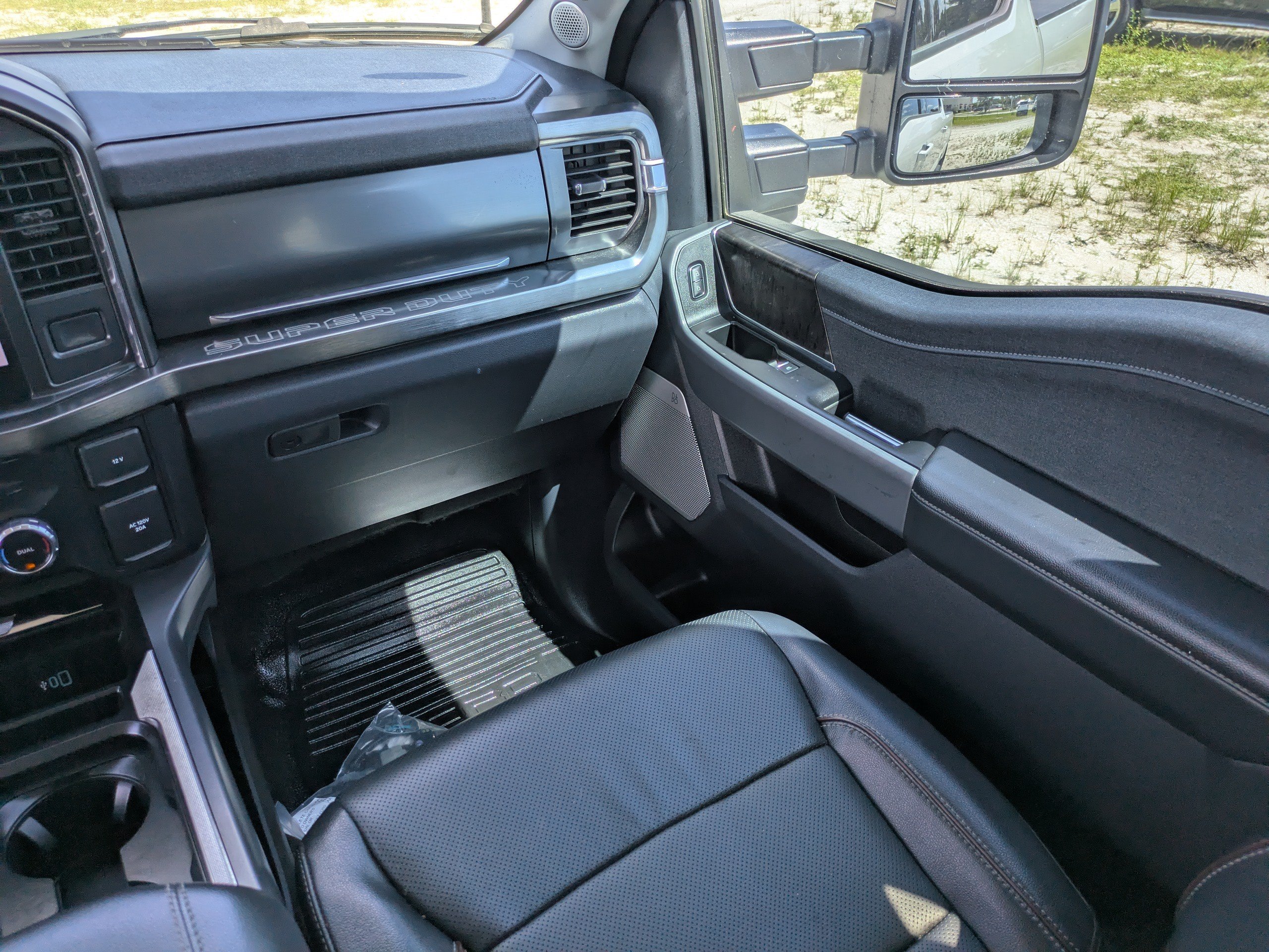 Used 2024 Ford F250 Lariat w/ Lariat Ultimate Package AWD/4WD image 17