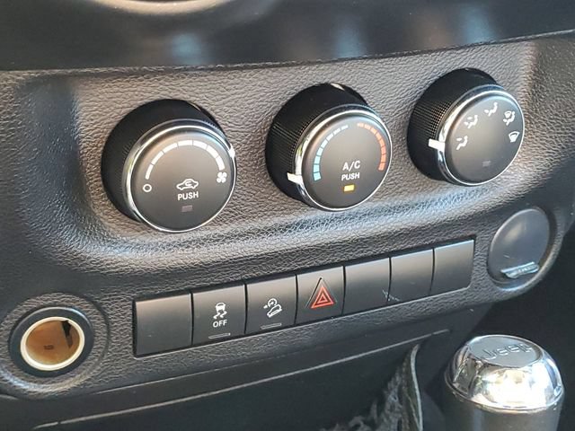 Used 2014 Jeep Wrangler Sport w/ Connectivity Group AWD/4WD image 14