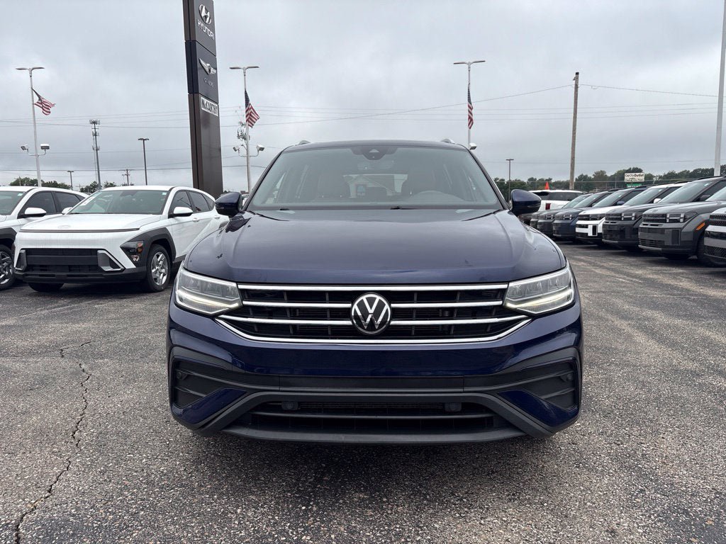 Used 2022 Volkswagen Tiguan SE AWD/4WD image 2