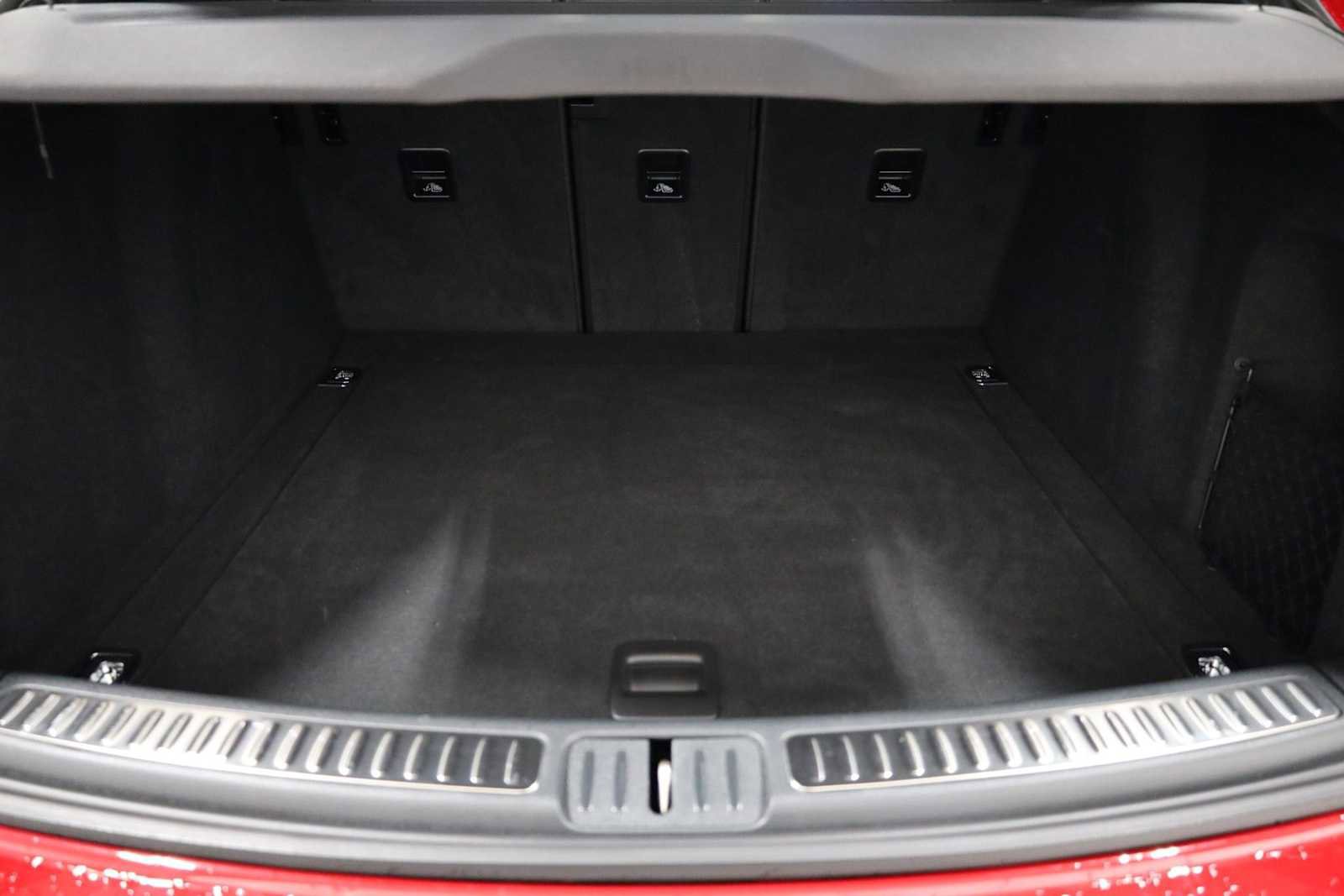 Certified 2025 Porsche Macan image 41