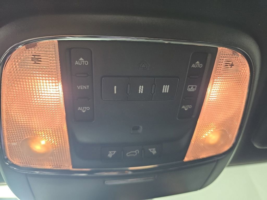 Used 2015 Jeep Grand Cherokee Overland AWD/4WD image 25