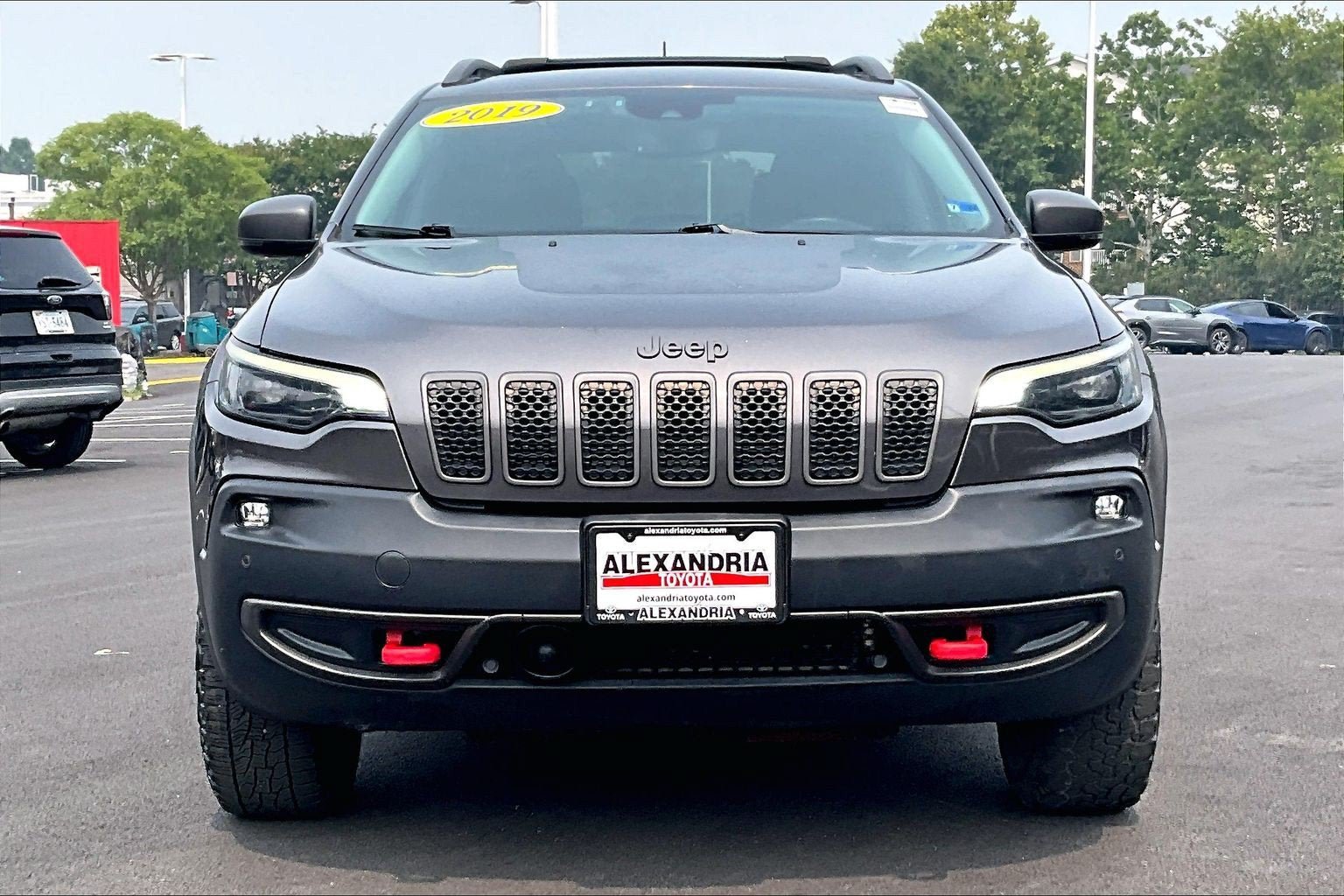 Used 2019 Jeep Cherokee Trailhawk AWD/4WD image 3