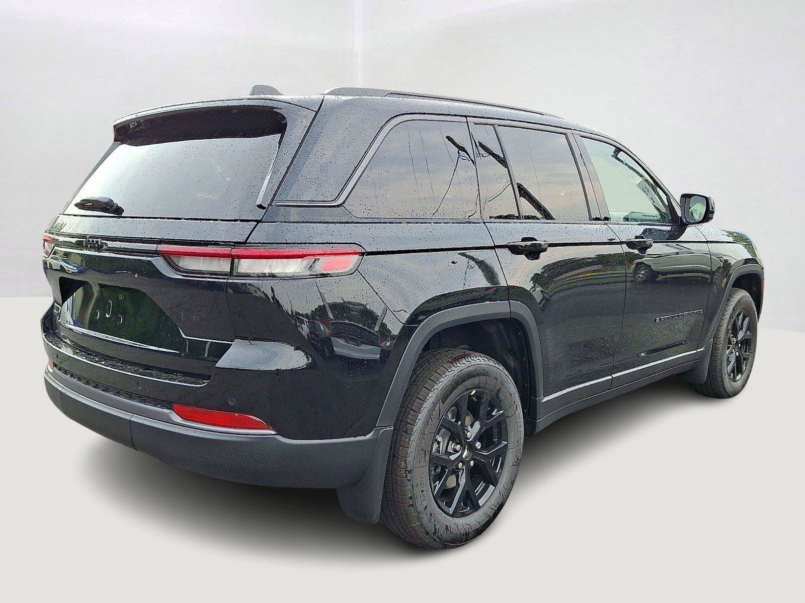 New 2026 Jeep Grand Cherokee Altitude AWD/4WD image 3