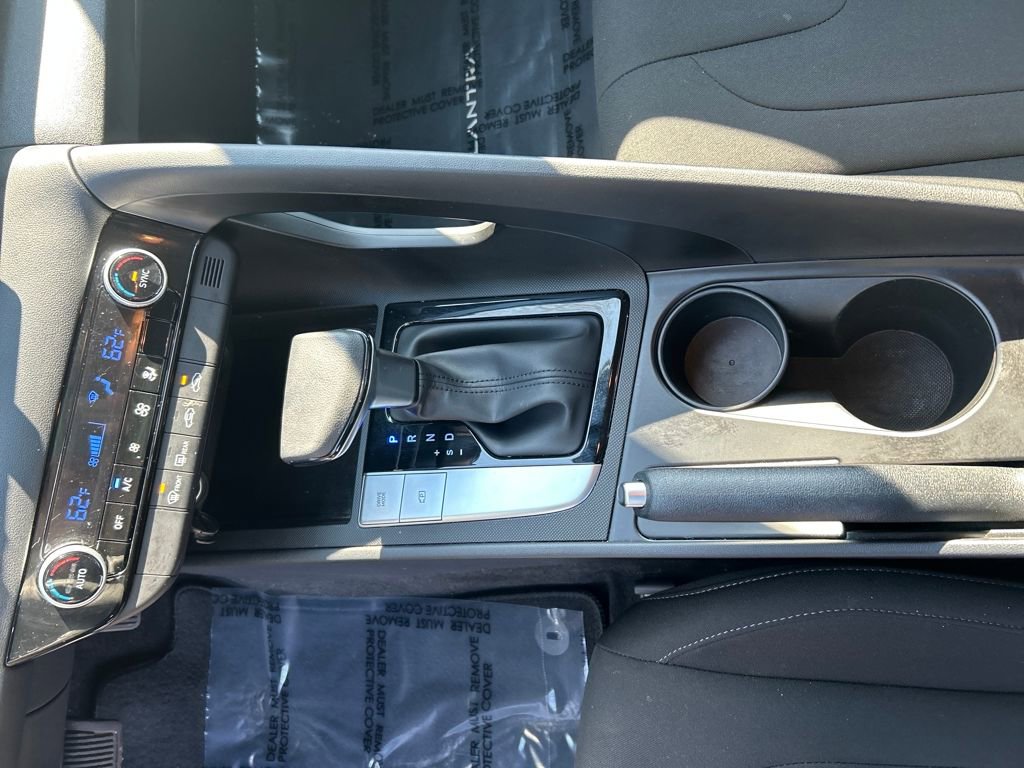 Used 2023 Hyundai Elantra SEL FWD image 15