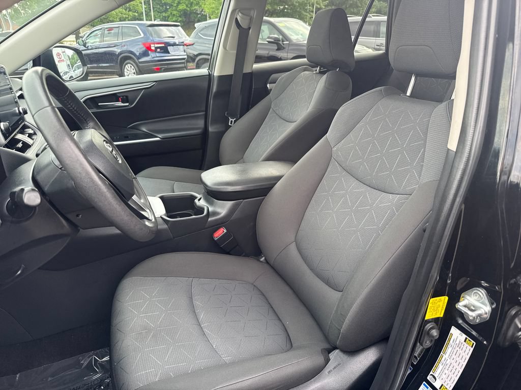 Used 2022 Toyota RAV4 XLE w/ Convenience Package AWD/4WD image 16