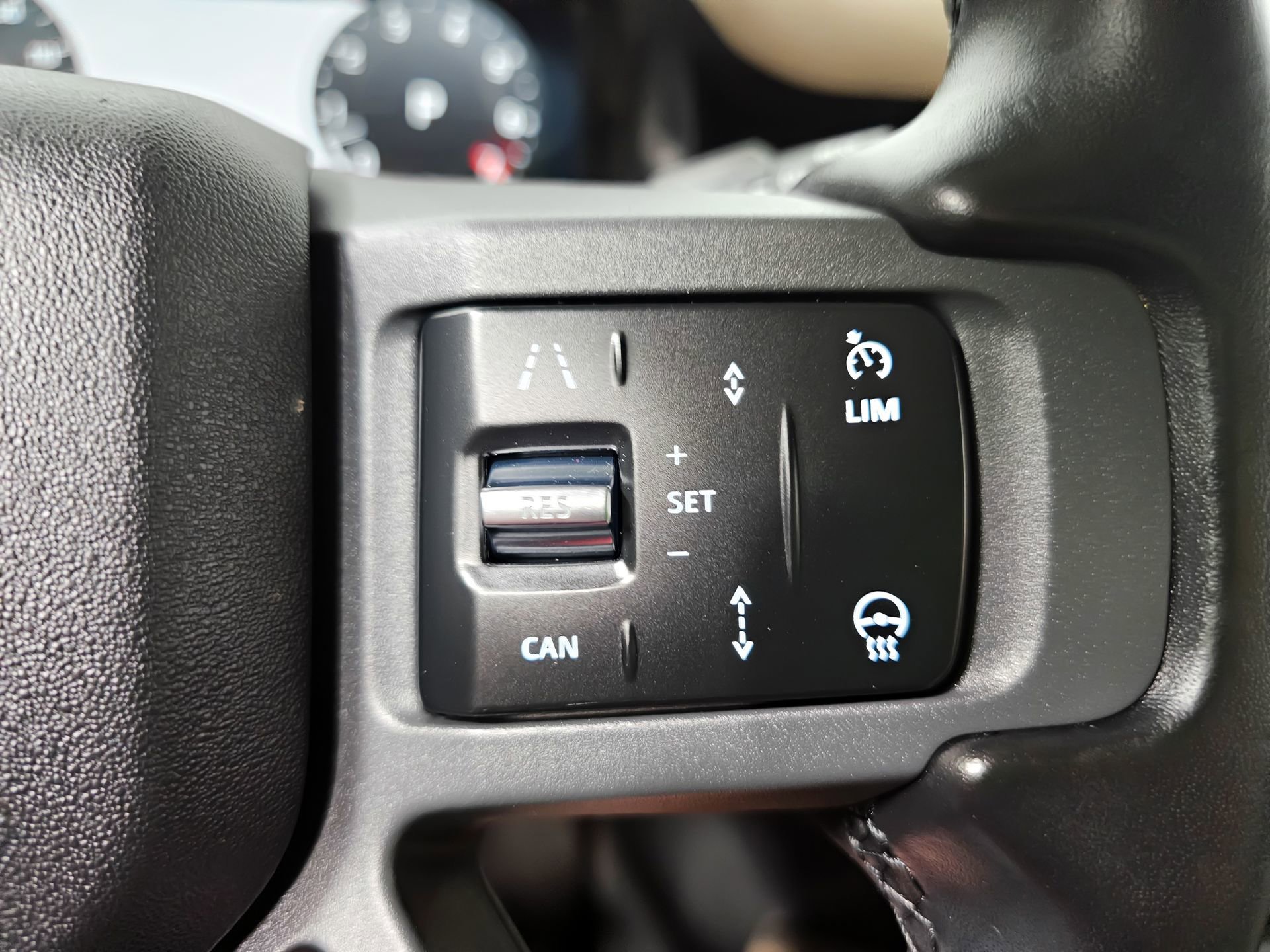 Used 2024 Land Rover Defender 130 X-Dynamic SE AWD/4WD image 41
