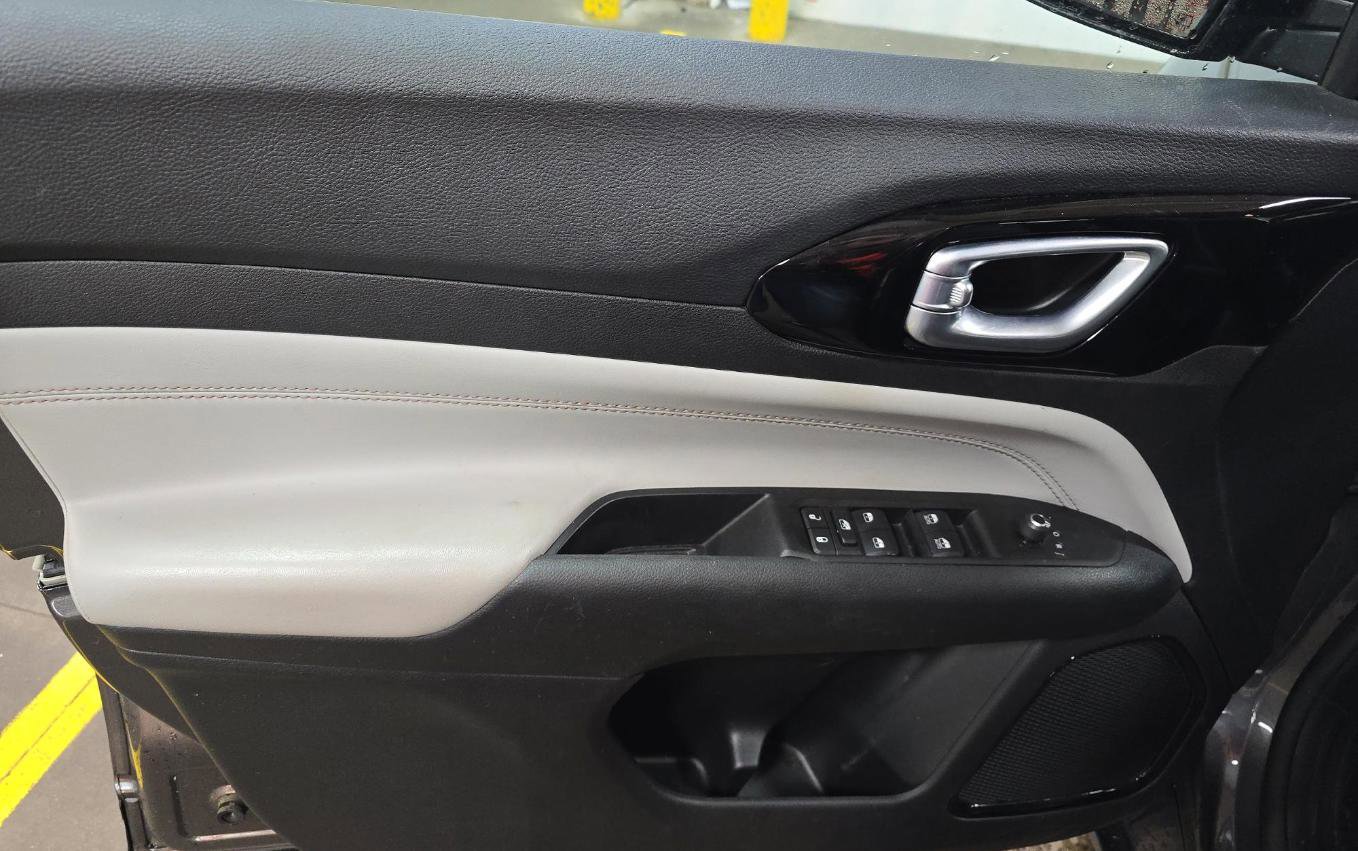 Used 2022 Jeep Compass Limited image 10