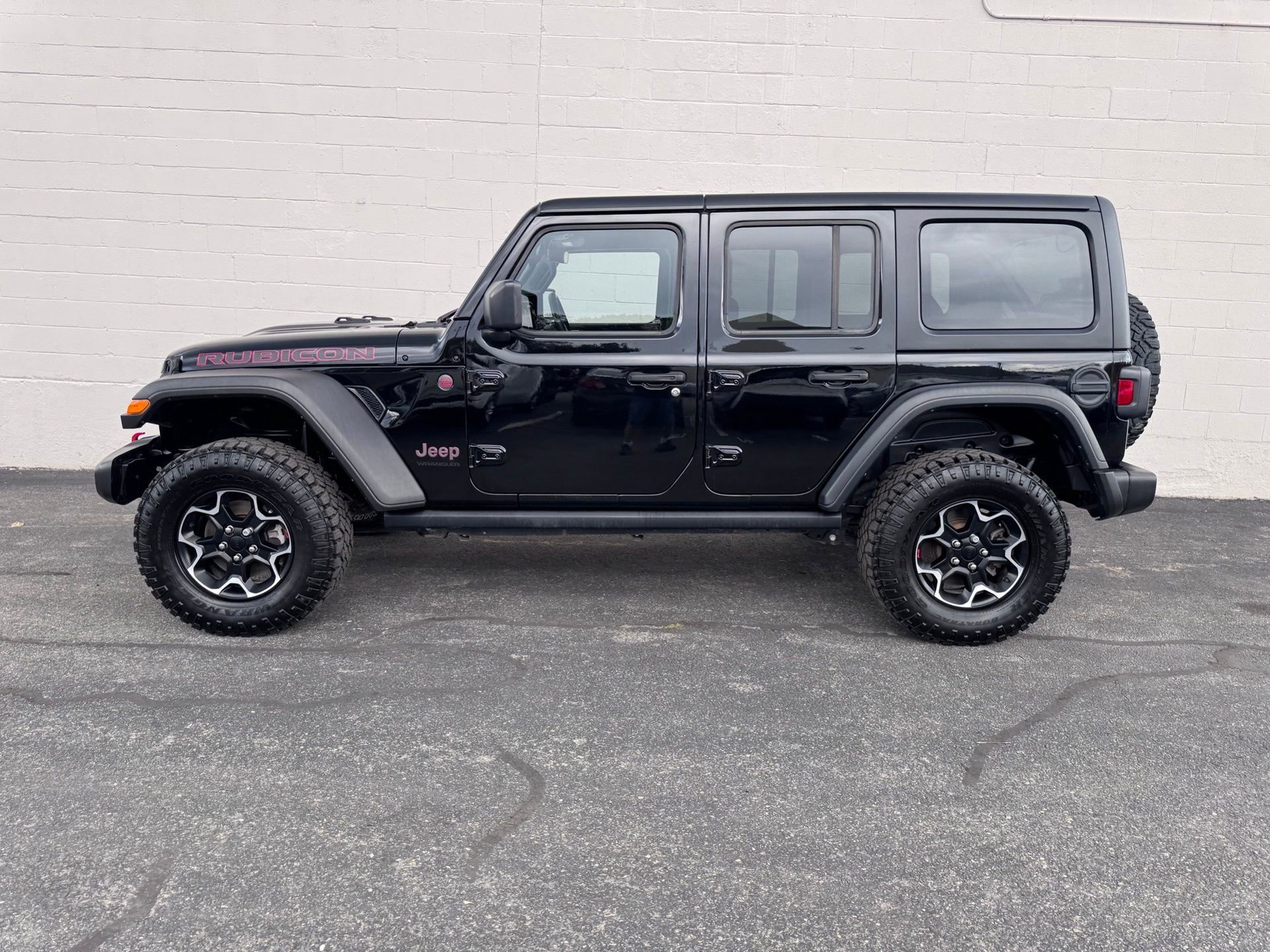 Used 2023 Jeep Wrangler Unlimited Rubicon w/ Dual Top Group image 2