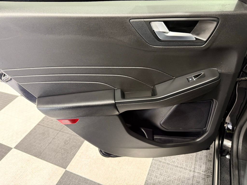 Used 2024 Ford Escape Platinum image 19