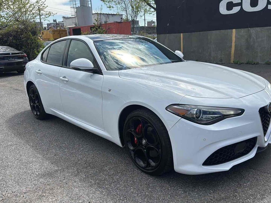 Used 2022 Alfa Romeo Giulia Ti AWD/4WD image 3
