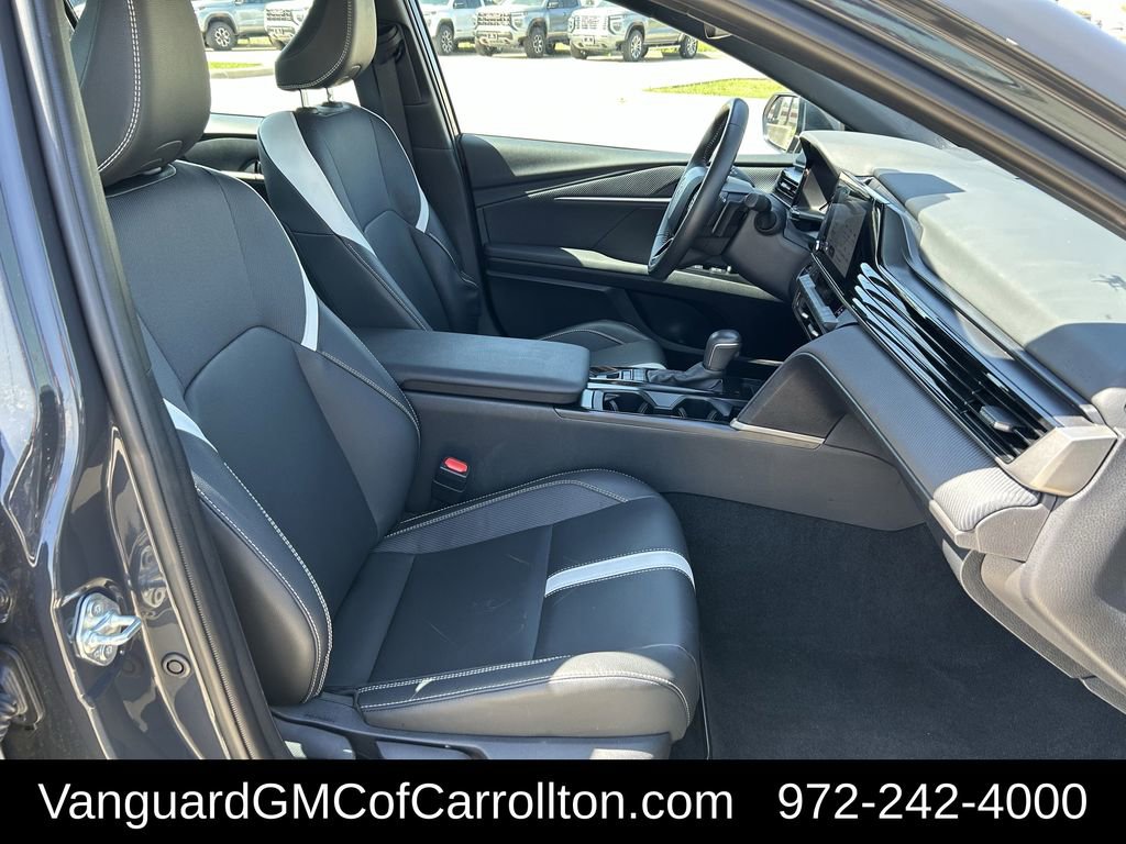 Used 2025 Toyota Camry SE image 29