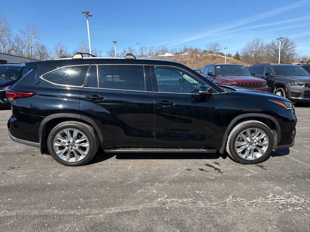 Used 2022 Toyota Highlander Limited image 8