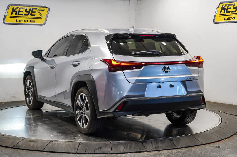 Used 2025 Lexus UX 300h FWD w/ Accessory Package (Z1) image 2