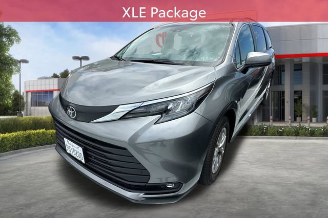 Used 2026 Toyota Sienna XLE FWD image 3