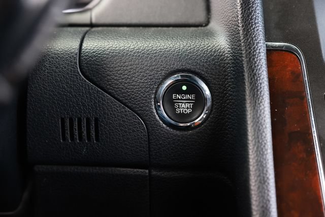 Used 2016 Lincoln Navigator Select RWD image 35