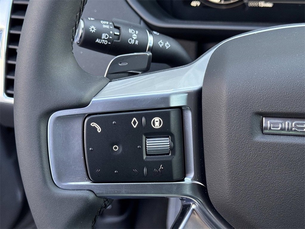 New 2025 Land Rover Discovery S image 30