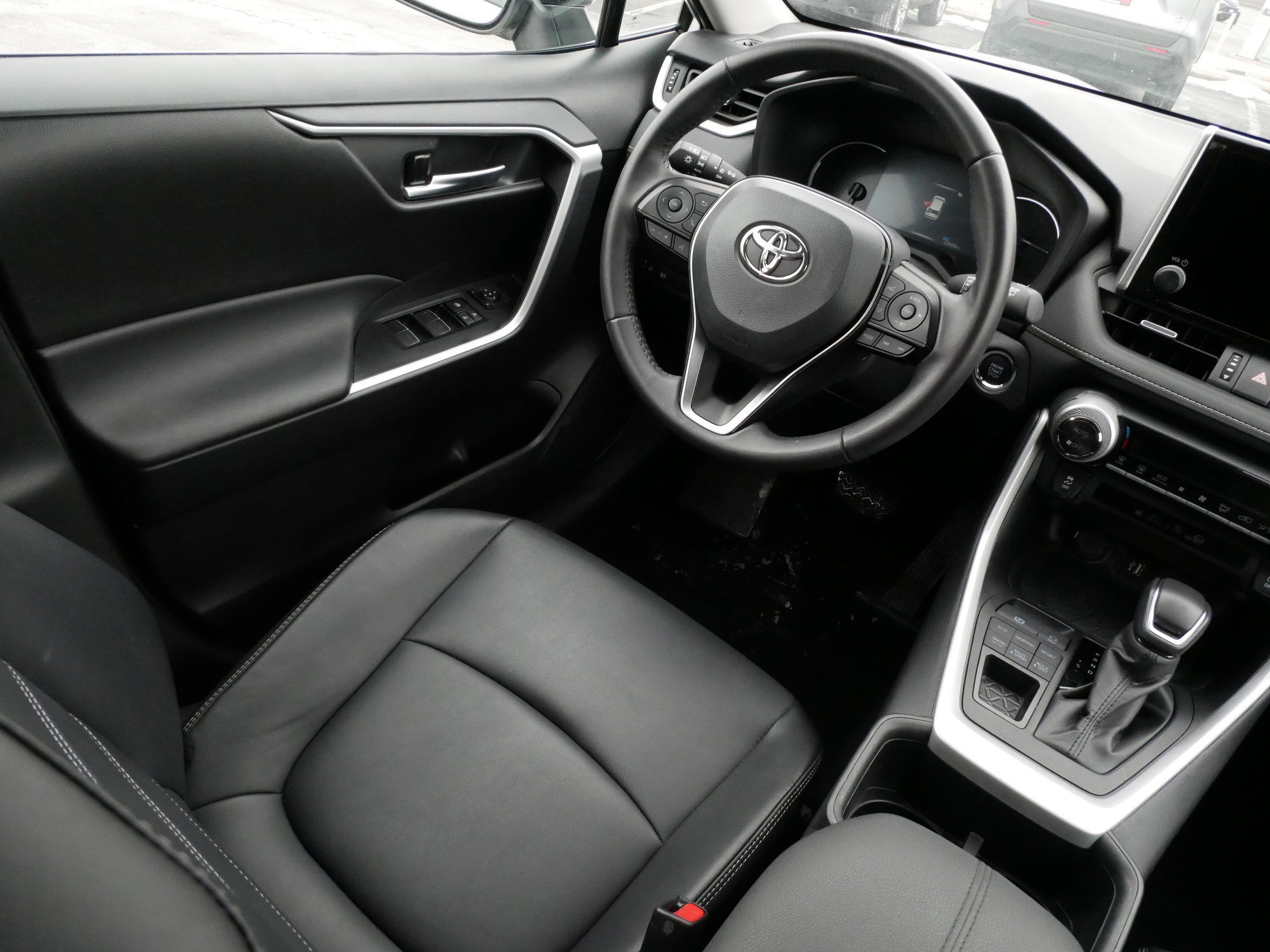 Certified 2025 Toyota RAV4 XLE Premium image 9