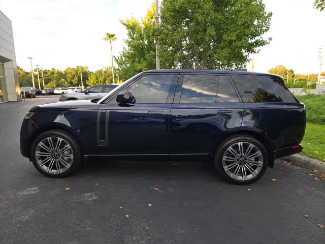 Used 2023 Land Rover Range Rover SE AWD/4WD image 2