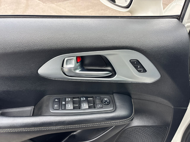 Used 2020 Chrysler Pacifica Touring-L Plus FWD image 16