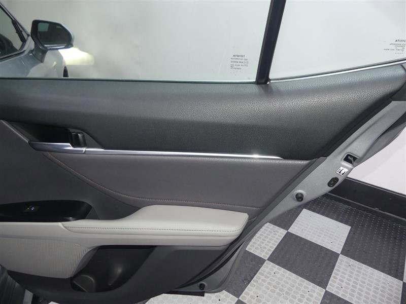 Used 2018 Toyota Camry XLE FWD image 26