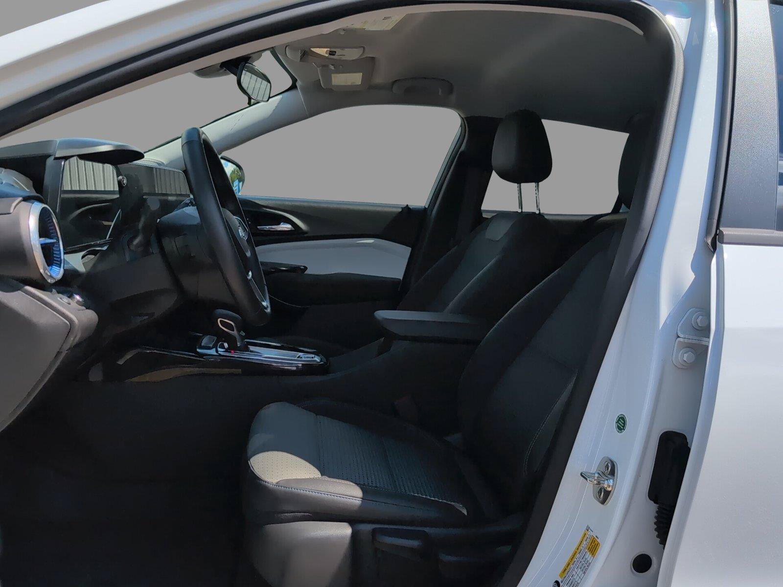 Certified 2025 Chevrolet Trax LT w/ Driver Confidence Package FWD image 13