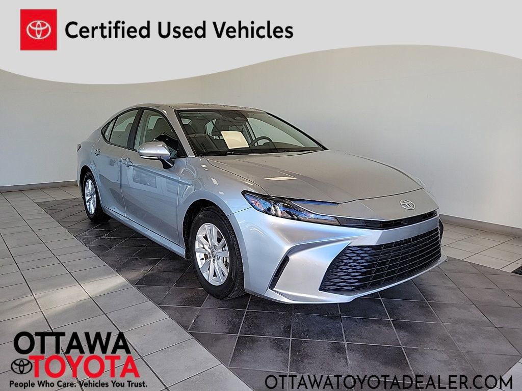 Used 2025 Toyota Camry LE image 1