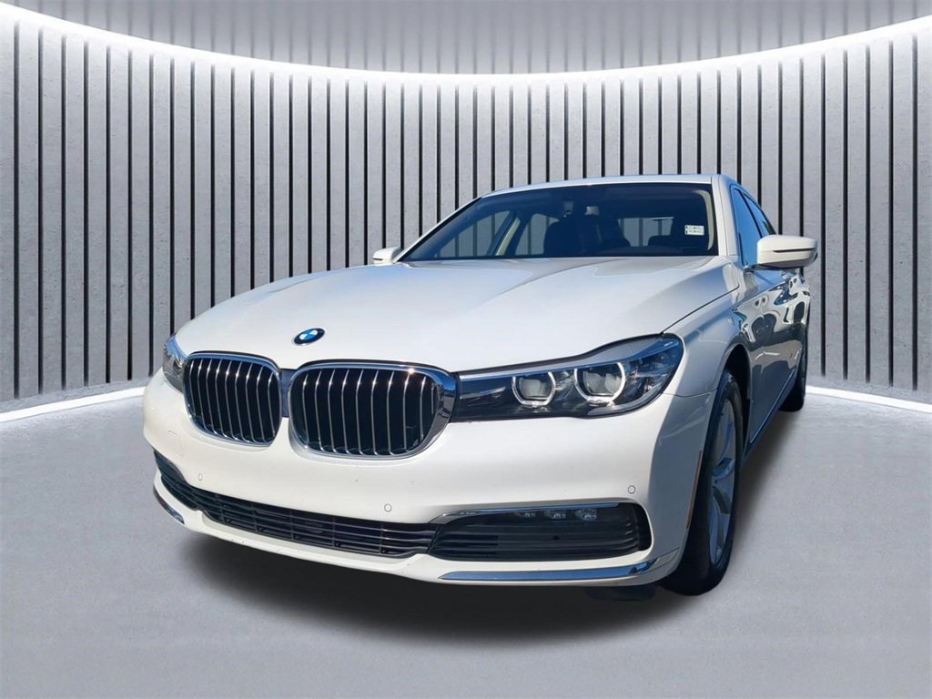 Used 2018 BMW 740i xDrive image 9