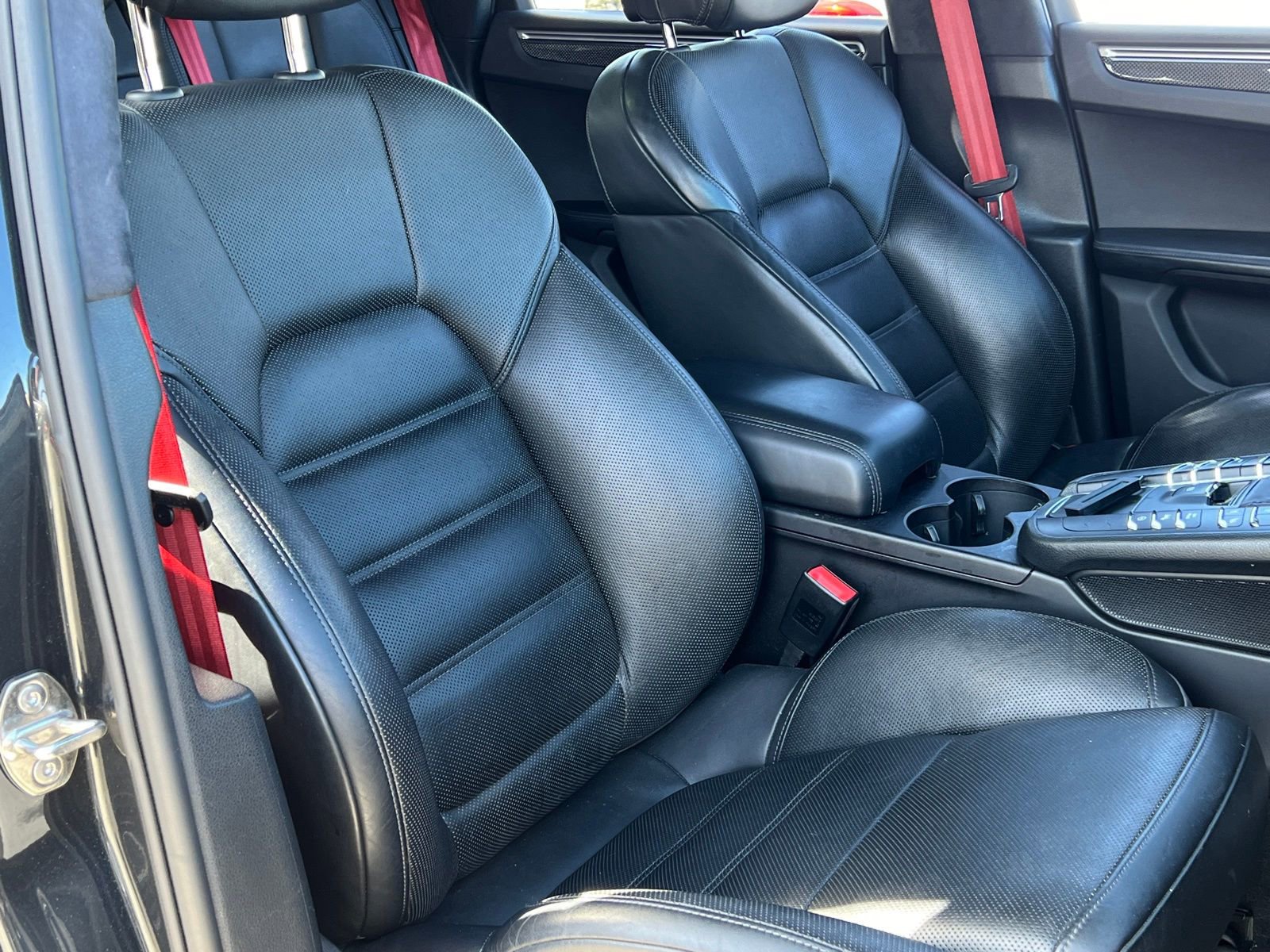 Used 2017 Porsche Macan Turbo image 15