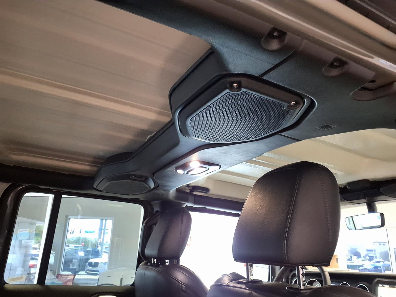 Used 2023 Jeep Wrangler Unlimited Sahara AWD/4WD image 17
