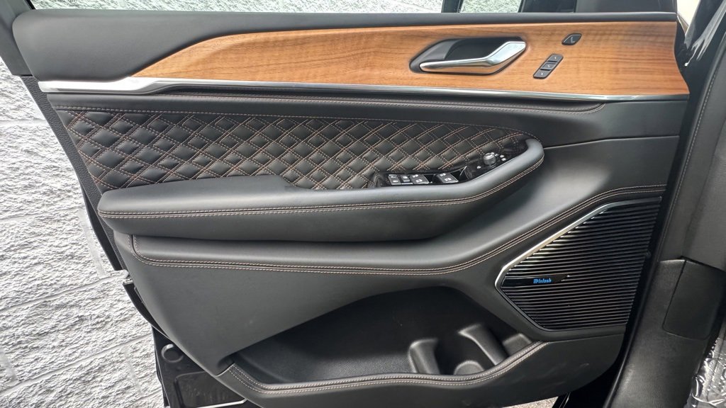 Used 2024 Jeep Grand Cherokee L Summit image 30